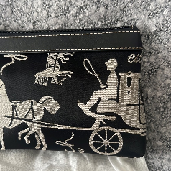 Classic COACH wristlet w dust bag - Picture 6 of 10